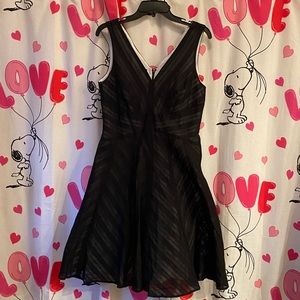 NINE WEST BLACK V-NECK DRESS